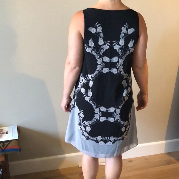 SOLD Max Studio Beautiful sleeveless scarf dress - Picture 2 of 3